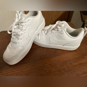 Boys/Young men’s 4.5 Nike’s. Worn only a few times. Make me an offer